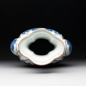 A Chinese blue and white vase depicting the Pearl River and the Whampoa Pagoda, Qianlong mark and of the period — 照片 6