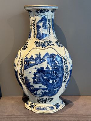 A Chinese blue and white vase depicting the Pearl River and the Whampoa Pagoda, Qianlong mark and of the period — photo 1