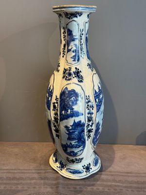 A Chinese blue and white vase depicting the Pearl River and the Whampoa Pagoda, Qianlong mark and of the period — photo 2