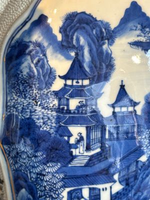 A Chinese blue and white vase depicting the Pearl River and the Whampoa Pagoda, Qianlong mark and of the period — photo 25