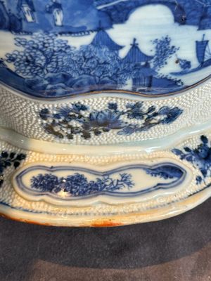 A Chinese blue and white vase depicting the Pearl River and the Whampoa Pagoda, Qianlong mark and of the period — photo 28