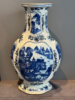 A Chinese blue and white vase depicting the Pearl River and the Whampoa Pagoda, Qianlong mark and of the period — photo 3