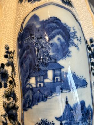 A Chinese blue and white vase depicting the Pearl River and the Whampoa Pagoda, Qianlong mark and of the period — photo 20