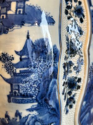 A Chinese blue and white vase depicting the Pearl River and the Whampoa Pagoda, Qianlong mark and of the period — photo 21