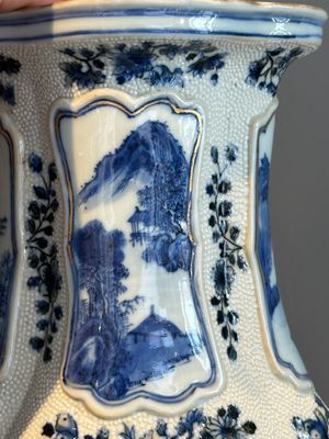 A Chinese blue and white vase depicting the Pearl River and the Whampoa Pagoda, Qianlong mark and of the period — photo 23