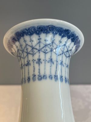 A Chinese blue and white vase in the style of Wang Bu, Yongzheng mark, 20th C. — 照片 2
