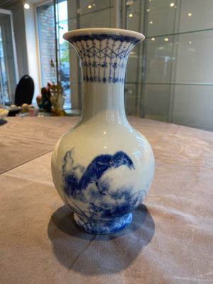 A Chinese blue and white vase in the style of Wang Bu, Yongzheng mark, 20th C. — 照片 7
