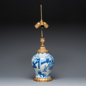 A Chinese blue and white vase mounted as lamp — foto 5