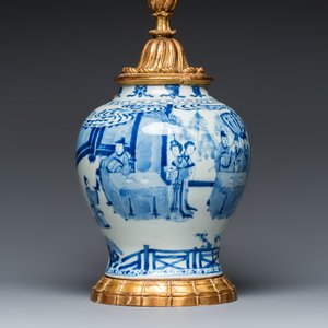 A Chinese blue and white vase mounted as lamp — foto 6