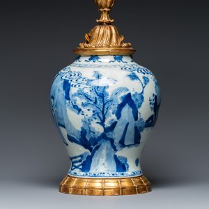 A Chinese blue and white vase mounted as lamp — foto 7