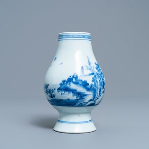 A Chinese blue and white vase with a landscape with figures, Yongzheng mark and of the period — 照片 4