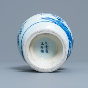A Chinese blue and white vase with a landscape with figures, Yongzheng mark and of the period — 照片 6