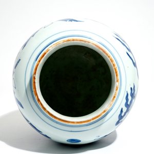 A Chinese blue and white vase with a qilin, Shunzhi, Transitional period — photo 6