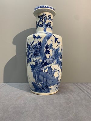 A Chinese blue and white vase with birds among flowering branches, 19th C. — photo 1