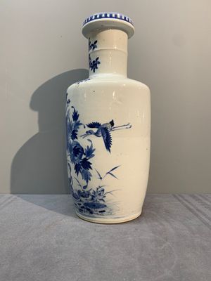 A Chinese blue and white vase with birds among flowering branches, 19th C. — photo 2
