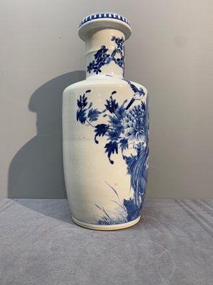 A Chinese blue and white vase with birds among flowering branches, 19th C. — photo 4