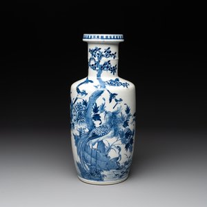 A Chinese blue and white vase with birds among flowering branches, 19th C. — photo 1