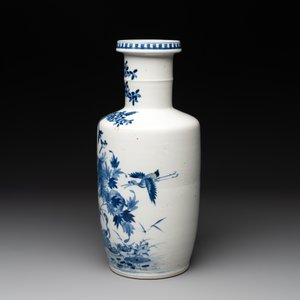 A Chinese blue and white vase with birds among flowering branches, 19th C. — photo 2