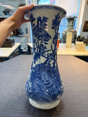 A Chinese blue and white vase with birds among flowering branches, Kangxi — 照片 5