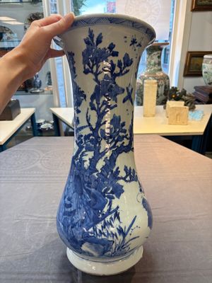 A Chinese blue and white vase with birds among flowering branches, Kangxi — 照片 6