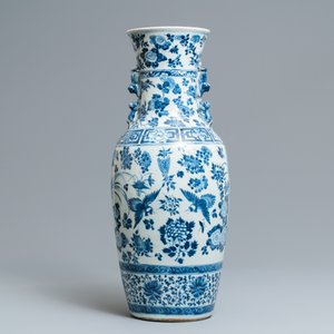 A Chinese blue and white vase with birds among flowers, 19th C. — photo 3