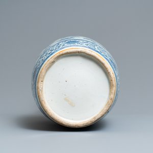 A Chinese blue and white vase with birds among flowers, 19th C. — photo 6