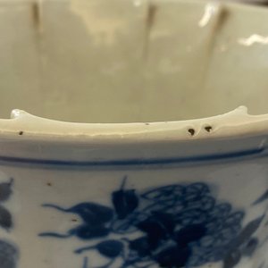 A Chinese blue and white vase with birds among flowers, 19th C. — photo 9