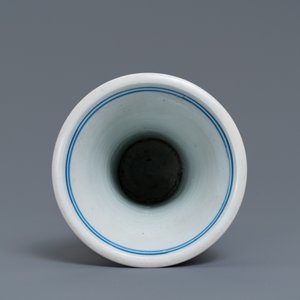 A Chinese blue and white vase with birds among flowers, Kangxi — photo 5