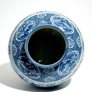 A Chinese blue and white vase with Buddhist lions and peonies, Ming, Wanli — photo 5