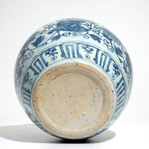 A Chinese blue and white vase with Buddhist lions and peonies, Ming, Wanli — photo 6