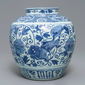 A Chinese blue and white vase with Buddhist lions and peonies, Wanli — photo 3