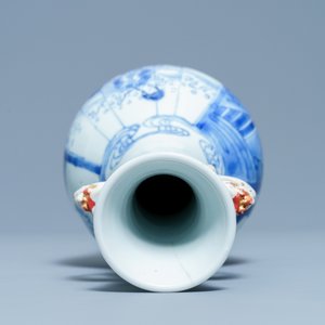 A Chinese blue and white vase with elephant handles, Kangxi mark and of the period — photo 5