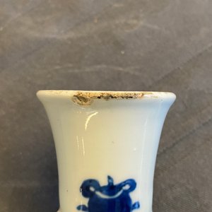 A Chinese blue and white vase with elephant-head handles, Chenghua mark, Kangxi — 照片 9