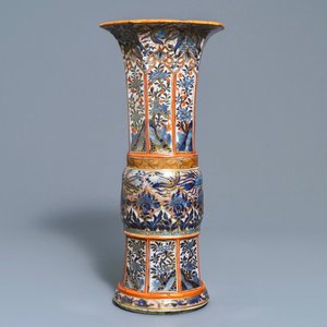 A Chinese blue and white vase with European clobbered decoration, Kangxi — 照片 1