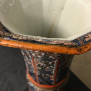 A Chinese blue and white vase with European clobbered decoration, Kangxi — 照片 13