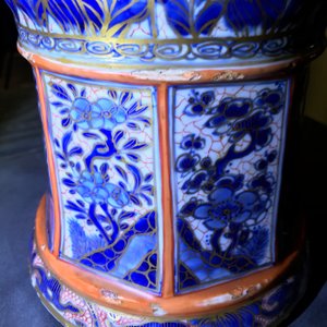 A Chinese blue and white vase with European clobbered decoration, Kangxi — 照片 24