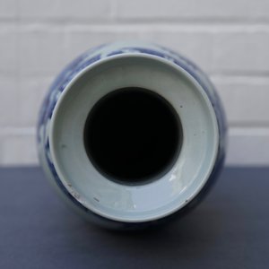 A Chinese blue and white vase with figures in a landscape, 19th C. — 照片 12