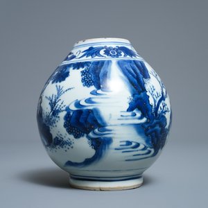 A Chinese blue and white vase with figures in a landscape, Transitional period — photo 5