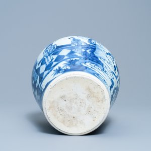 A Chinese blue and white vase with figures in an interior, Kangxi — 照片 5