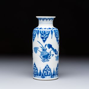 A Chinese blue and white vase with floral design, Kangxi — foto 3