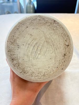 A Chinese blue and white vase with floral design, Transitional period — 照片 9