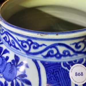 A Chinese blue and white vase with floral panels, Wanli — 照片 12