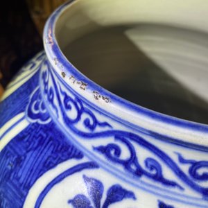 A Chinese blue and white vase with floral panels, Wanli — 照片 13
