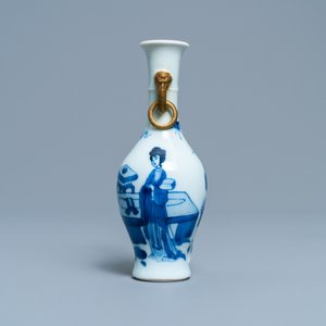 A Chinese blue and white vase with gilt elephant-head handles, Kangxi — photo 3