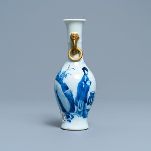 A Chinese blue and white vase with gilt elephant-head handles, Kangxi — photo 5