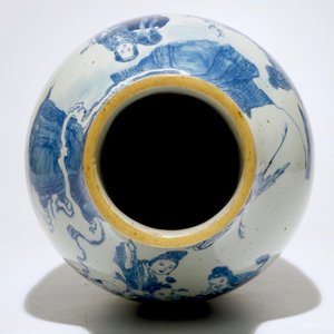 A Chinese blue and white vase with Liu Hai & the toad, 19th C. — photo 5