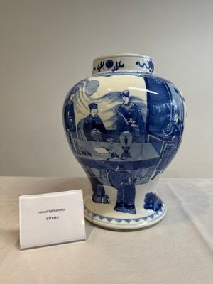 A Chinese blue and white vase with narrative design, 19th C. — foto 1