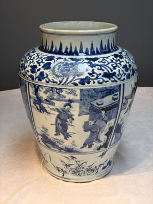 A Chinese blue and white vase with narrative design, Kangxi — photo 4