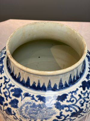 A Chinese blue and white vase with narrative design, Kangxi — photo 5