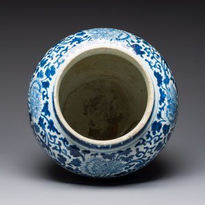 A Chinese blue and white vase with narrative design, Kangxi — photo 5